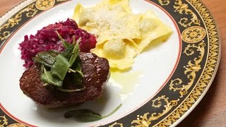 Hirschsteak Mit Blaukraut Und Ravioli Einfach Der Anleitung Von Chefkoch Thomas Sixt Zubereiten Youtube 