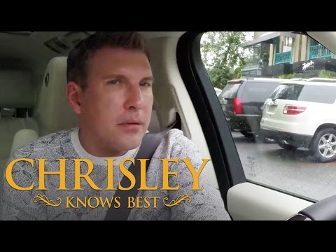 Chrisley Knows Best | 'Todd Stalks Savannah on a Date' from 309
