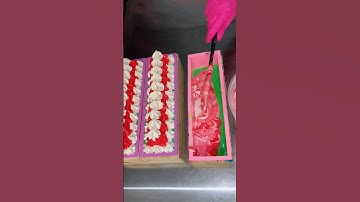 Making Grinch Soap! #christmassoap #soapmaking #soapmaker #soapmakingprocess #soaping #soapfrosting