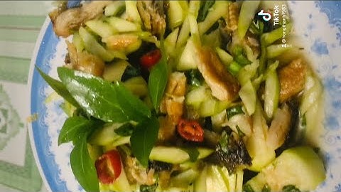 Gỏi khô cá lóc trộn cóc thái