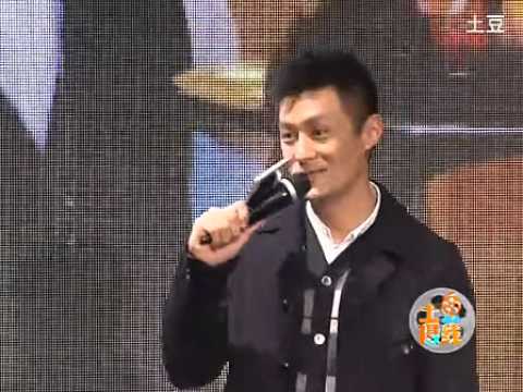 余文乐反串女人哄吴雨霏一笑    再扮王馨平玩哈林摇