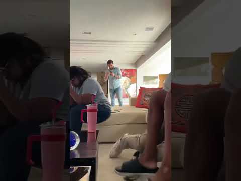 إستيفو لاعب تشيلسي البالغ من العمر 17 عاما يتفاعل مع أول استدعاء له للمنتخب البرازيلي