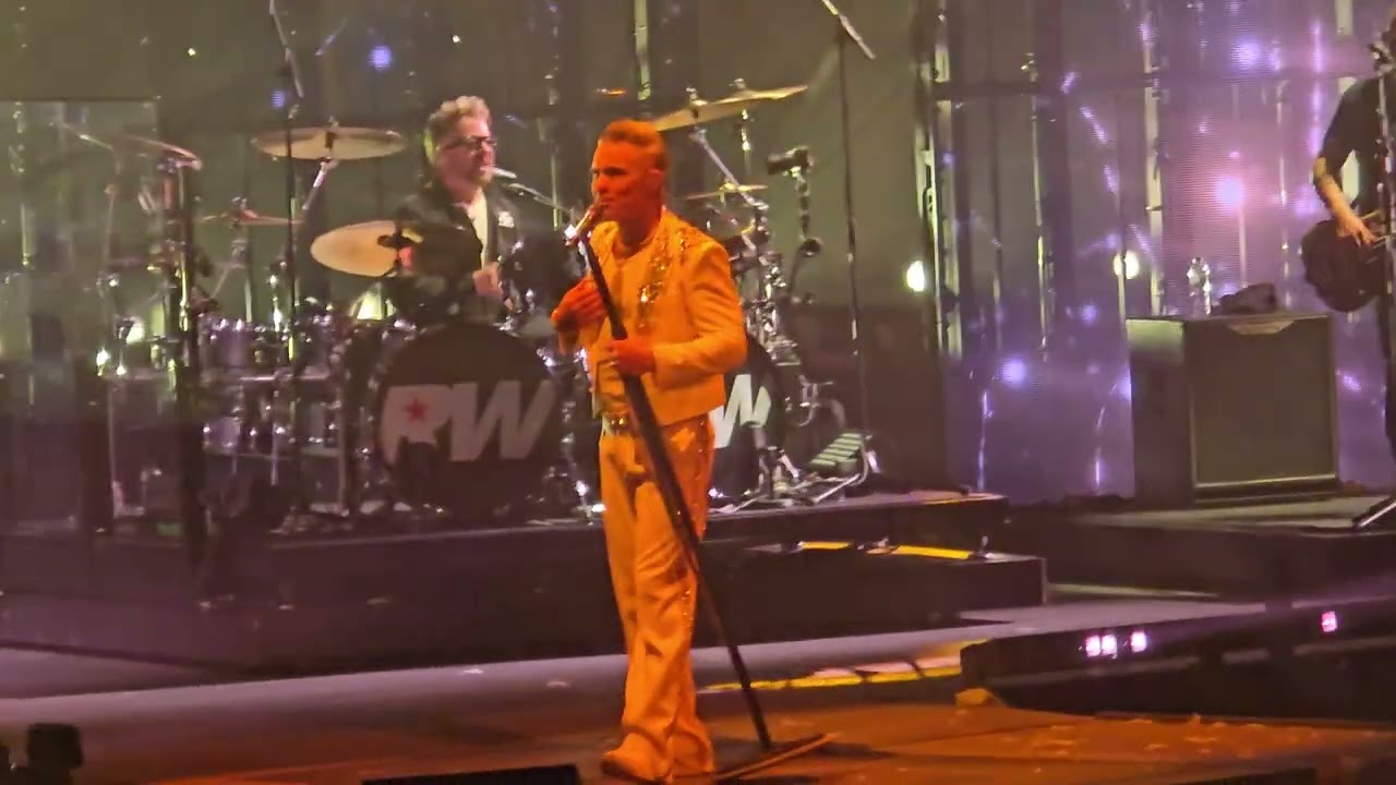 Feel - Robbie Williams Manchester Coop Live Arena