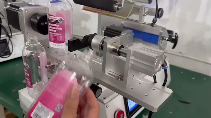 Demo video for tabletop rolling labeling machine semi auto labeler for concave round bottles - DayDayNews