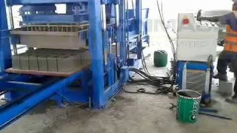 Conmach BlockKing-25MS Concrete Block and Interlock Making Machine during 15 cm Block Production 3