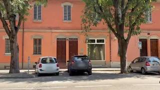 Le canzoni di Guccini sparate a tutto volume in via Paolo Fabbri 43