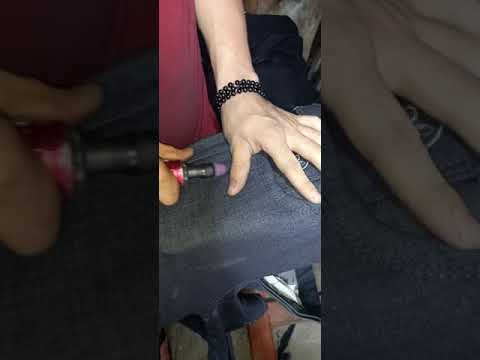 زاپ زدن رو شلوار جین زنانه