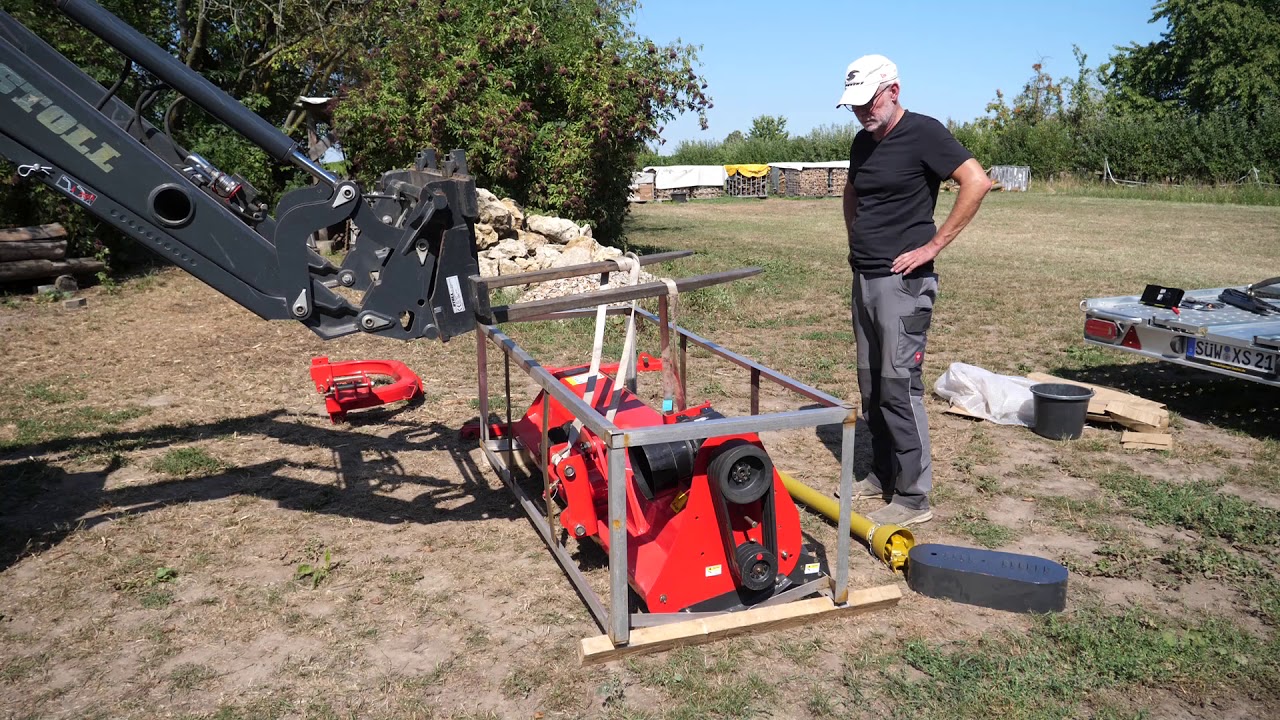 IHC 633 mit Böschungsmulcher (Montage)