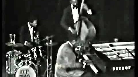 Oscar Peterson, Sam Jones, Bobby Durham,"The Lamp is Low"