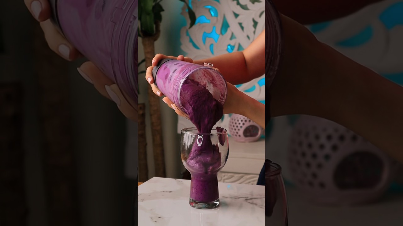 I made a purple-fruit and berry fusion smoothie 💟 sweet