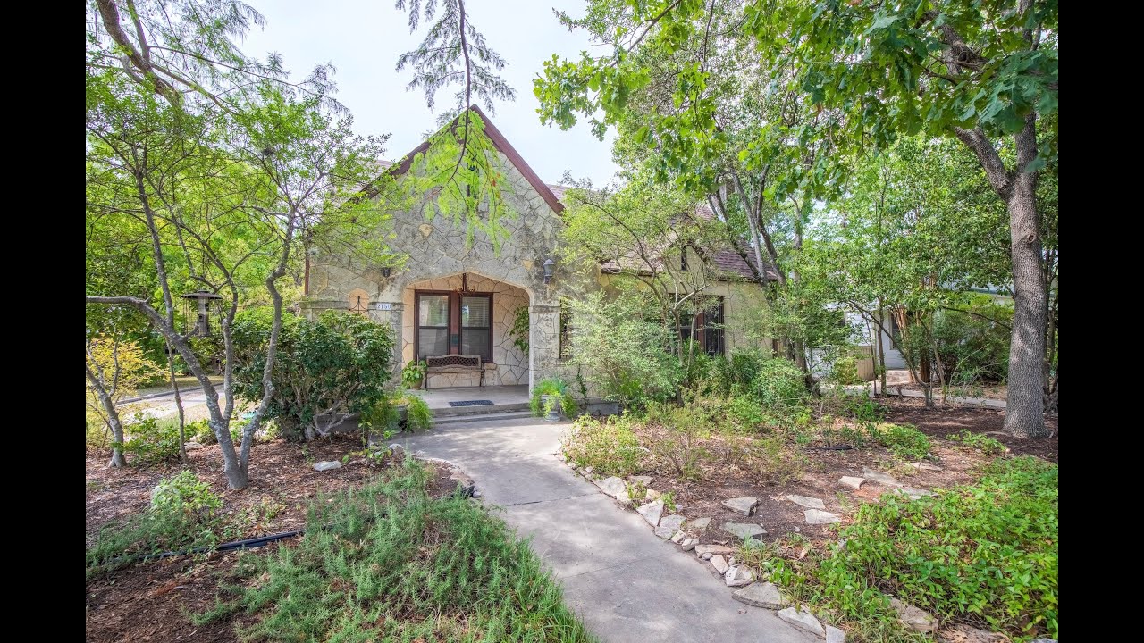 MUST SEE Historical Home under $250k Close to Downtown San Antonio!!