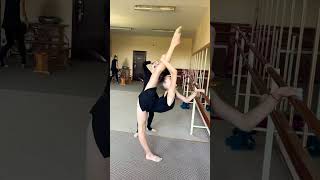 Что делают гимнастки на перерыве?🤭 #shorts #гимнастика #художественнаягимнастика #юмор #приколы