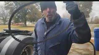 OWNER-OPERATOR REPLACES GENERATOR BELT on FREIGHTLINER