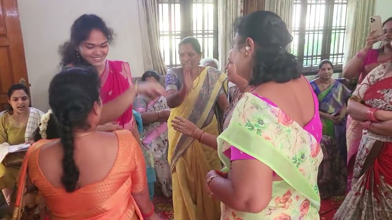 "సాయిసేవలో భాగంగా సుజయ గారి ఇంట్లో శ్రీసాయిదర్బార్ భక్తబృందం వారిచే జరిగిన బాబా భజన"