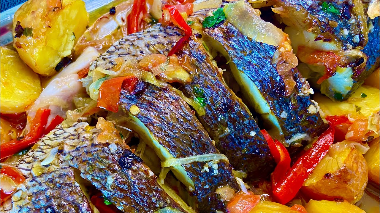 Corvina assada no forno com batatas… divinal!