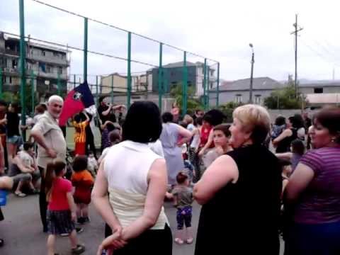 ბათუმში ლეიბორისტული პარტიის რეგიონალური ორგანიზაცია, მოსახლეობას უფასო კონცერტებს სთავაზობს.