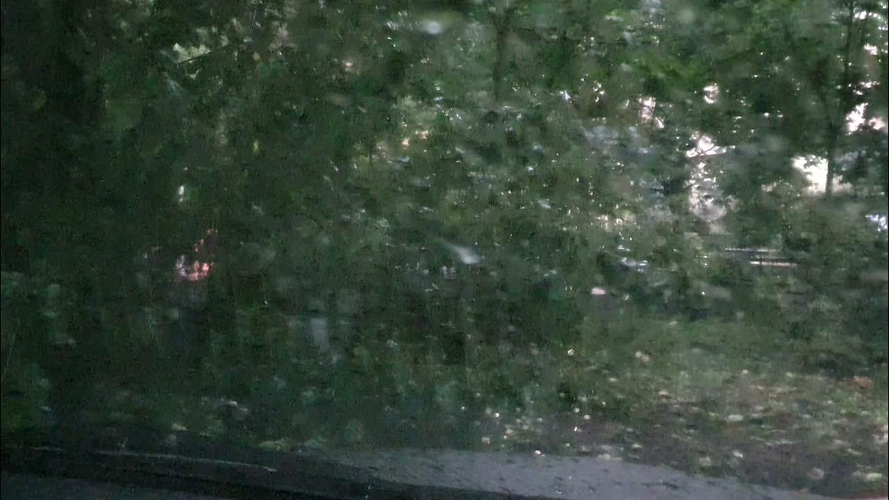 Стук дождя по машине 9 час,. Шум дождя по крыше машины песня. Видео дождь в машине АСМР. Иванушки дождь стучит