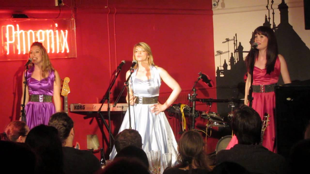 The Segue Sisters - Walk This Way - Distraction Club