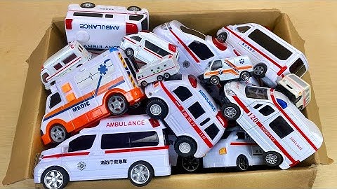 Tomica ambulance minicars gather in a toy box and run down the slope one by one!