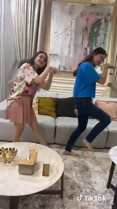 Gigi Lari dari atas Tangga,ada apaya,status wa paling galau,story wa, story wa kata2 bijak,story wa