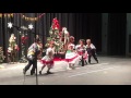 Daleyza bailando en su Show de Navidad de su escuela