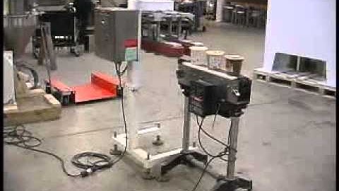 Checkweigher Model CW/10 | Feature: Side Belts | Plastic Containers