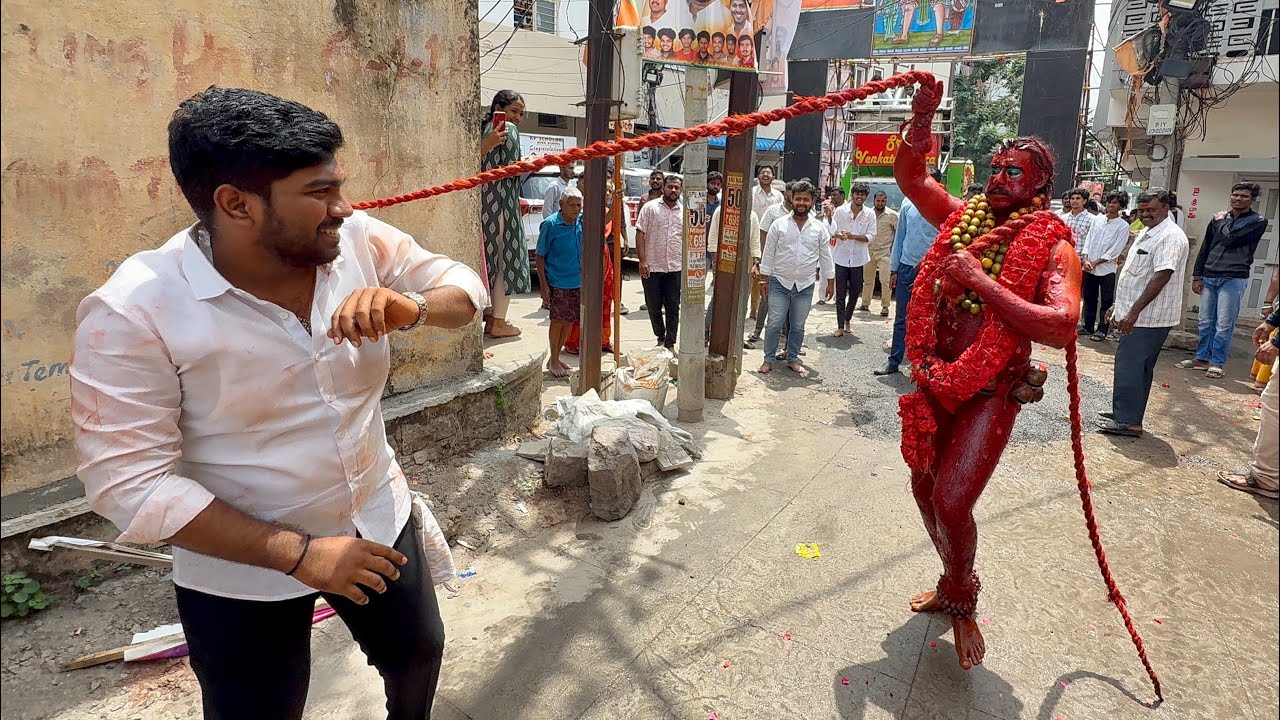 Old City Bonalu 2025 | Lal darwaza Nikhil Potharaju at Aliyabad Bonalu | Old City Potharaju Beating