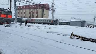 ТЭП70-0519 следует резервом на вокзале Екатеринбург-Пасс.