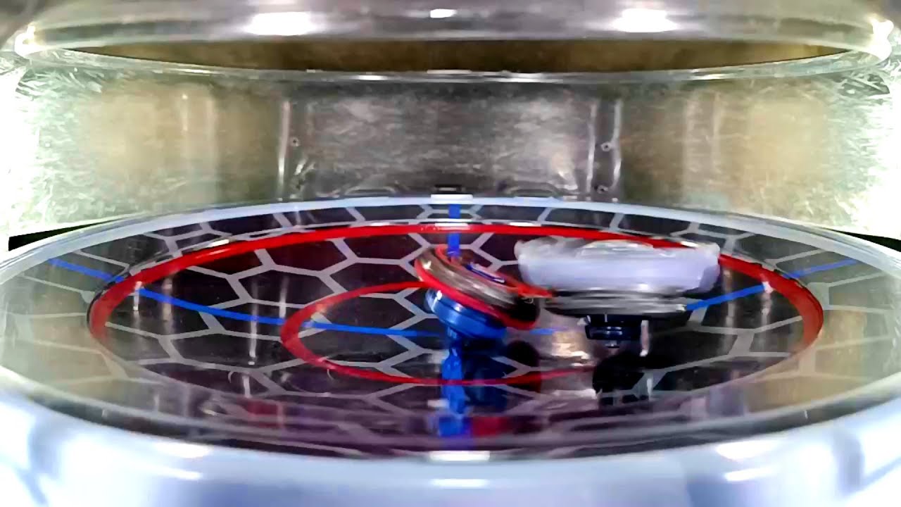 Guilty Longinus uses Guilty Smash and sends L-Drago Destroy out in Slow Motion ベイブレードバースト