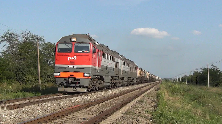 Тепловоз 3ТЭ116У-001 с грузовым поездом