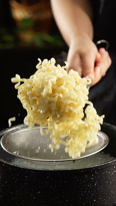 Cobain Indomie Rawon Pedas Mercon sekarang!