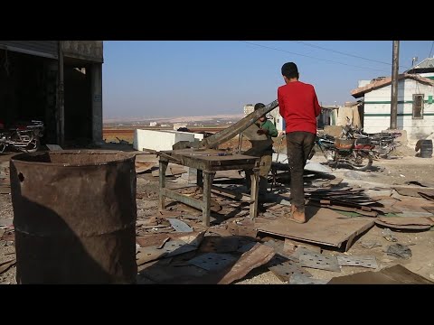 إعادة تدوير البراميل التالفة لصناعة مدافئ بأسعار منخفضة بريف حلب