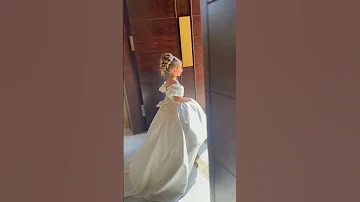 اجمل طفله في فستان ابيض 