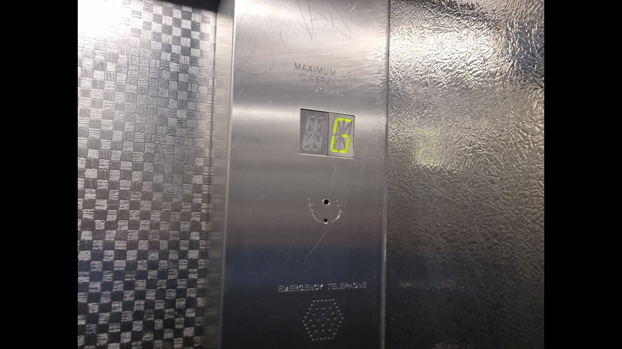 BOUNCY Drucegrove Lift At Tower Block Near Putney