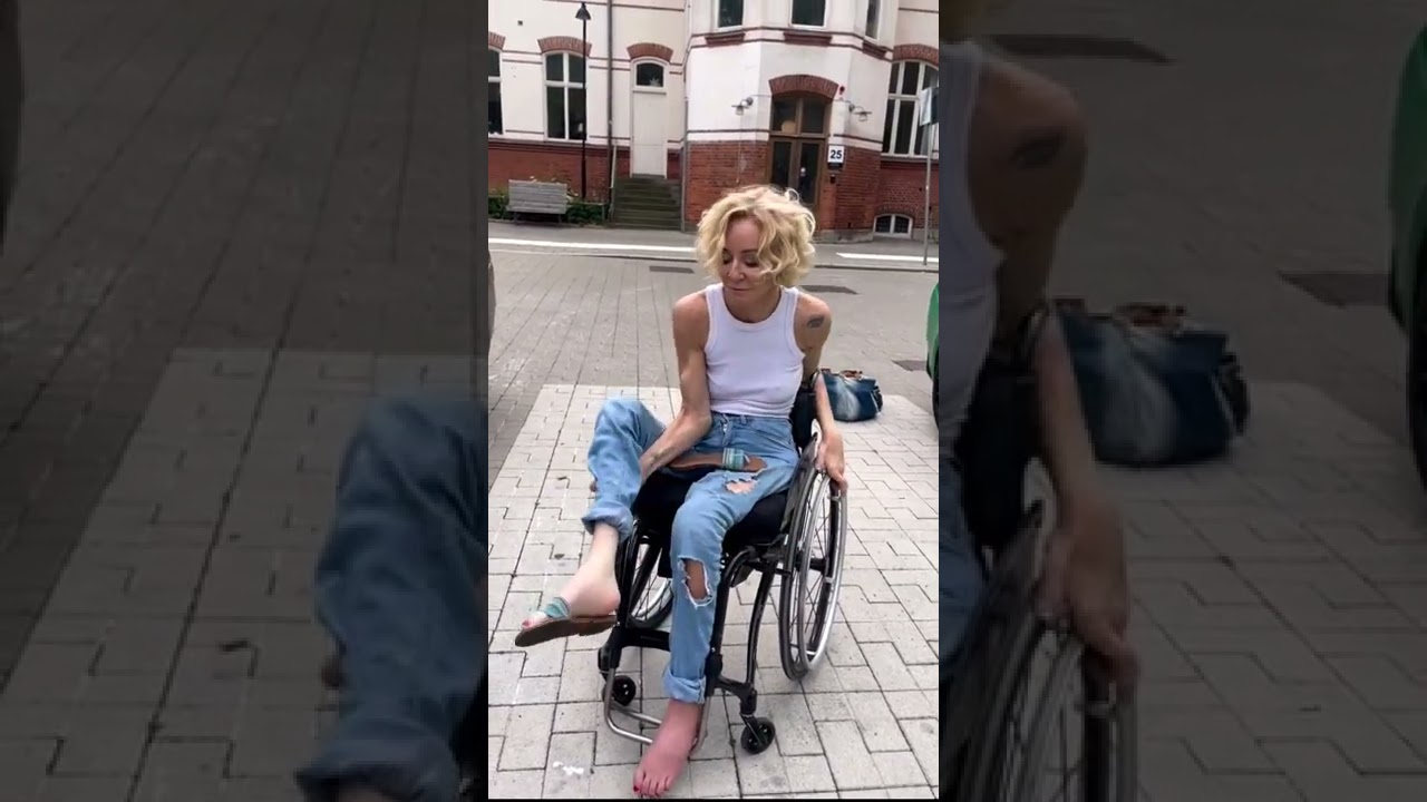 Mature Quad-woman can use body properly