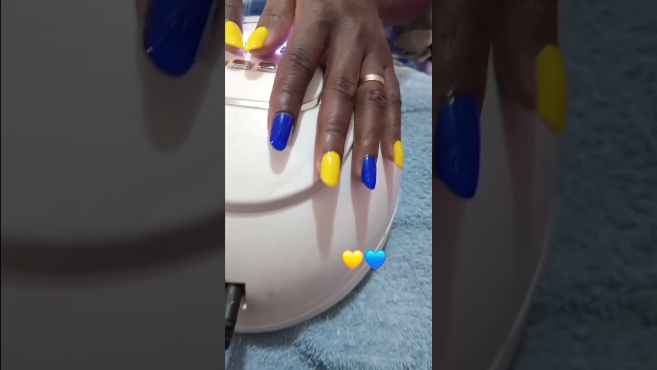 Yellow and Blue combinations looks good on you too👌💛💙