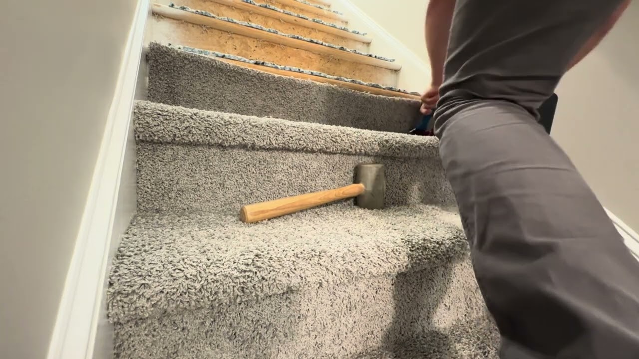 Как положить ковровое покрытие на лестницу