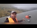 Pesca trolling de trucha en bote Intex Excursión 4 con motor camping bushcraft aventuras en Ecuador