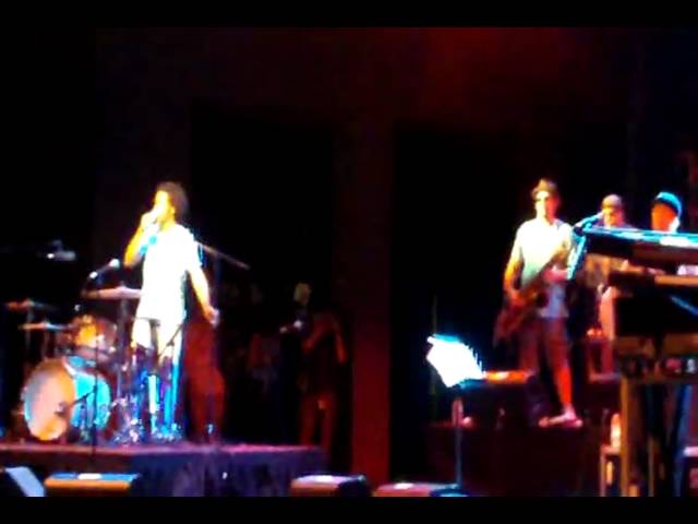 Guarda Soulive 10th Anniversary Show-Celebrate Brooklyn "Band Intro" su YouTube Guarda Soulive 10th Anniversary Show-Celebrate Brooklyn "Band Intro" su YouTube
