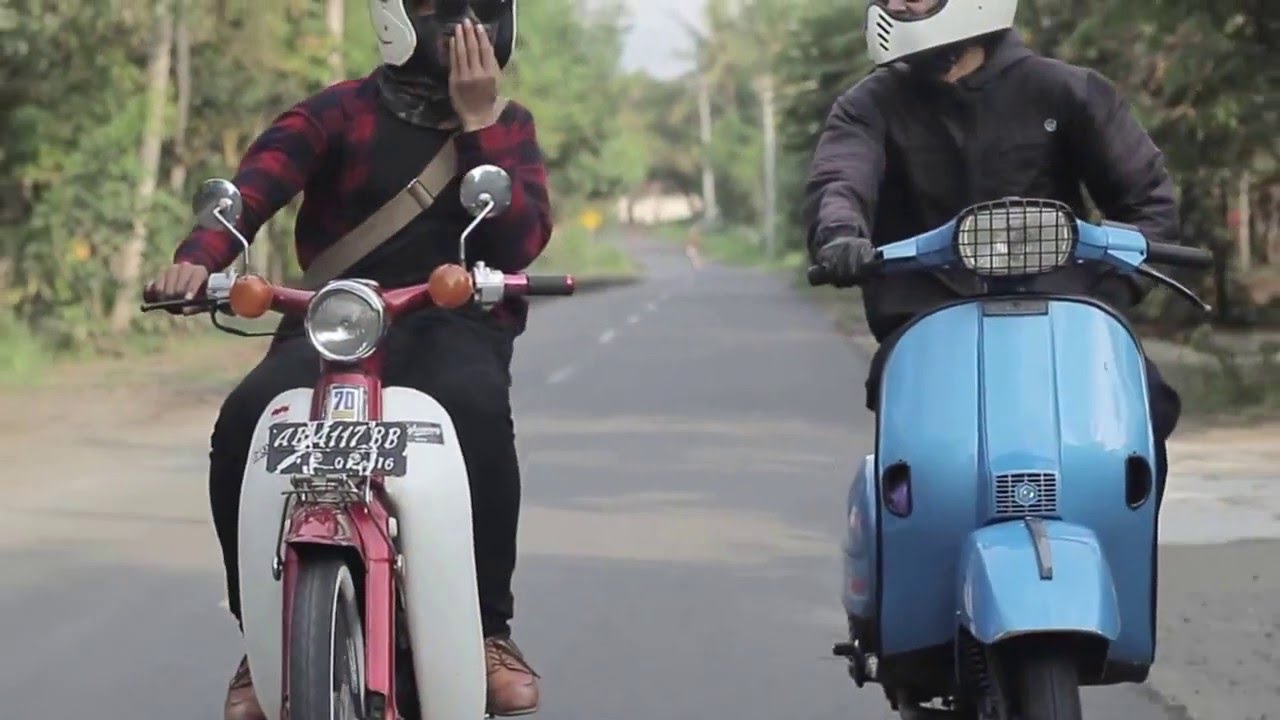 HONDA C70 CLASSIC Jogja VS VESPA PX Bersama Gak Harus Sama YouTube