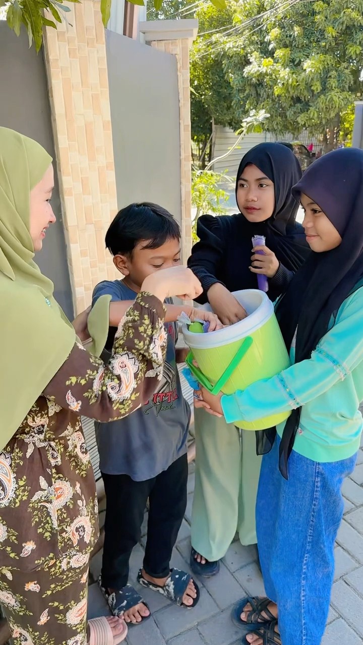 JANGAN PELIT YA GUYS