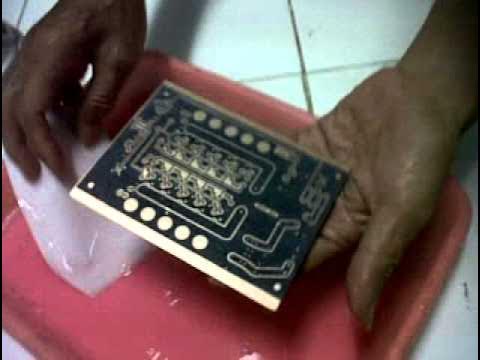 Pembuatan PCB dengan Fotocopy dan Setrika ( Proses 2 ) - YouTube