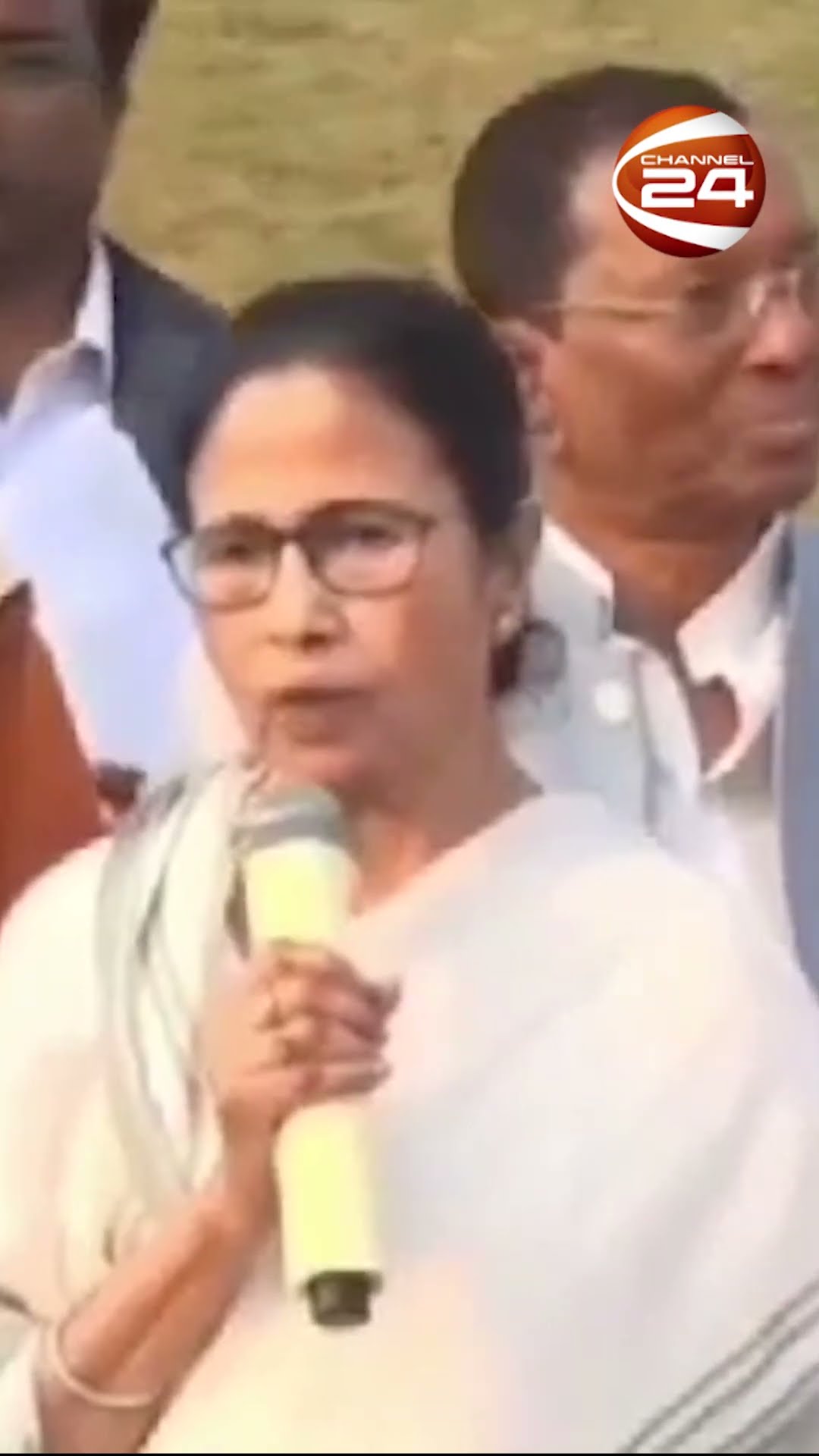 বাংলাদেশের ব্যাপারে প্রশ্ন করতেই চটে গেলেন মমতা #MamataBanerjee #India #Bangladesh #Channel24