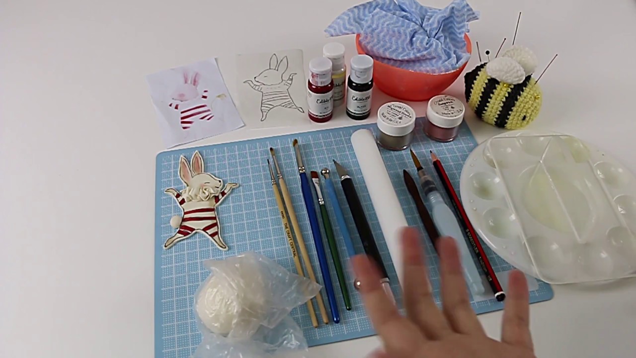 How to make a fondant fish cake decoration - behind the scenes 