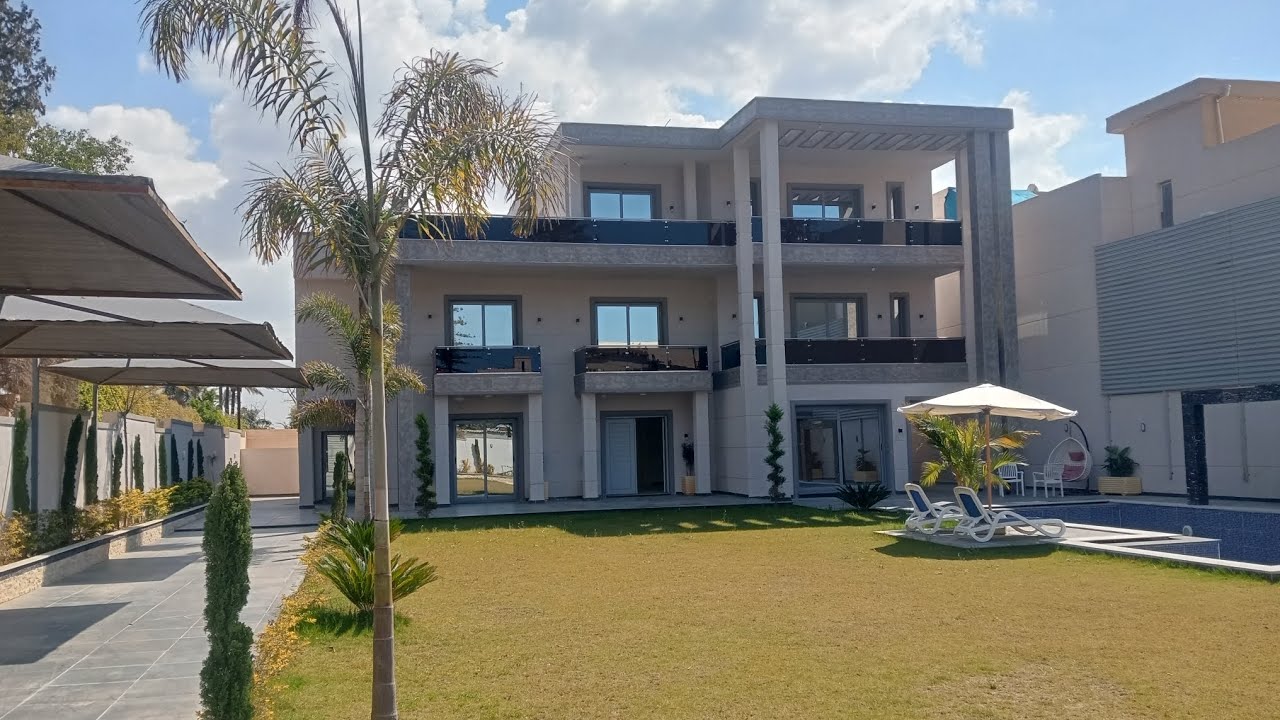 قصر للبيع مساحه 1400متر موقع مميز جدا جدا للتواصل محمود للتسويق العقاري 01010150636