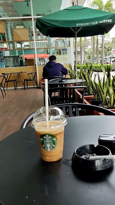 NONGKRONG DULU DI STARBUCK LW YUK...!!! 😁😁😁