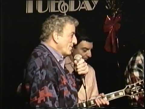 TONY BENNETT Stops in to A NY Jazz Club with LES PAUL 