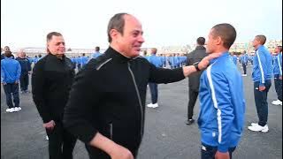 كان حلم حياتي إني أقف قدام حضرتك.. طالب بكلية الشرطة يفاجئ الرئيس السيسي خلال تفقده ميادين التدريب