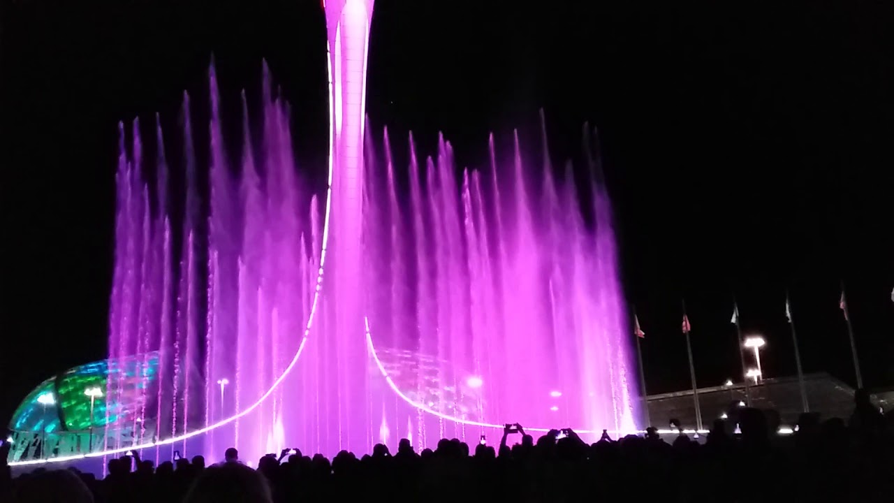 фонтан сочи олимпийский парк. фонтан в олимпийском парке адлер. шоу фонтанов в олимпийском парке сочи. фонтан, олимпийский парк сочи россия. фонтан в сочи в олимпийском парке.