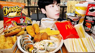 ASMR MUKBANG | Mì cháy và Cheetos, gà rán, bánh mì kẹp thịt, phô mai que, McDonald's